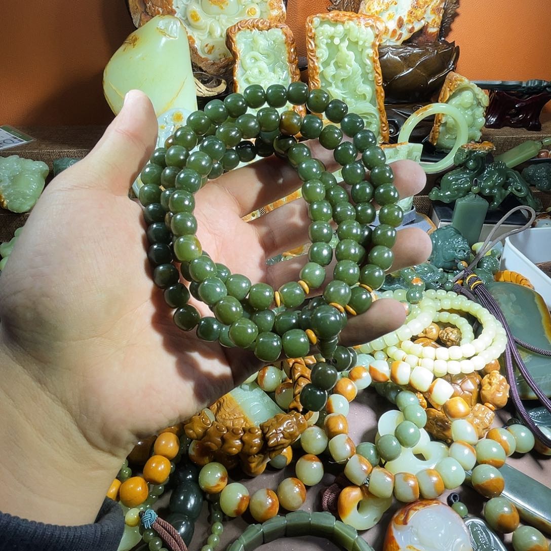 透闪石质玉未镶嵌珠宝奇石