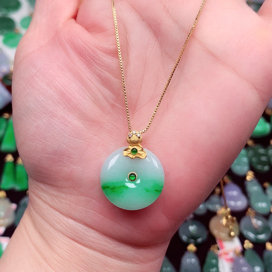 翡翠18K金镶嵌颈饰