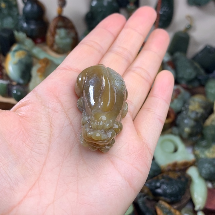 岫岩老玉（透闪石质玉）吊坠未镶嵌