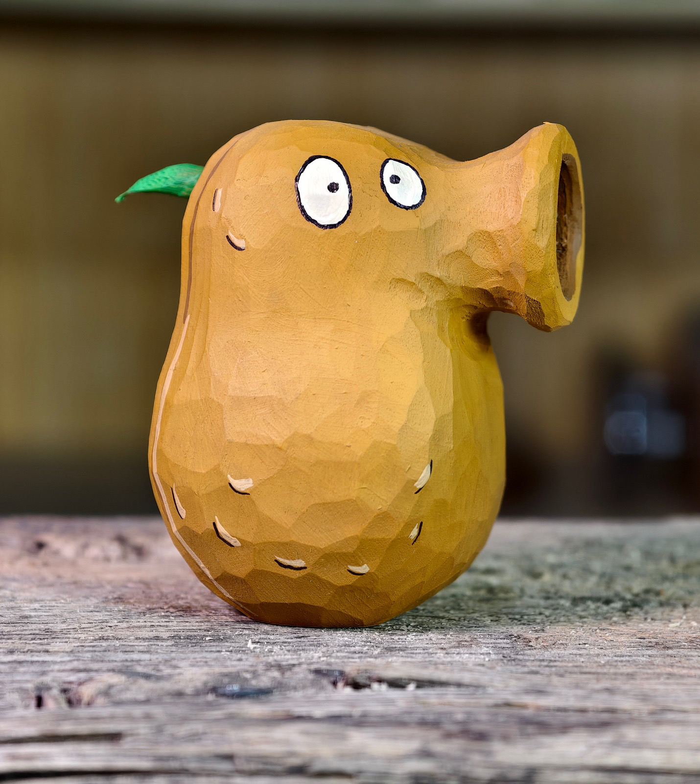 手工椴木雕刻坚果射手