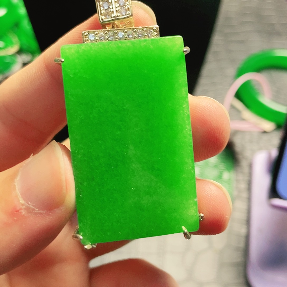 翡翠14K金镶嵌颈饰