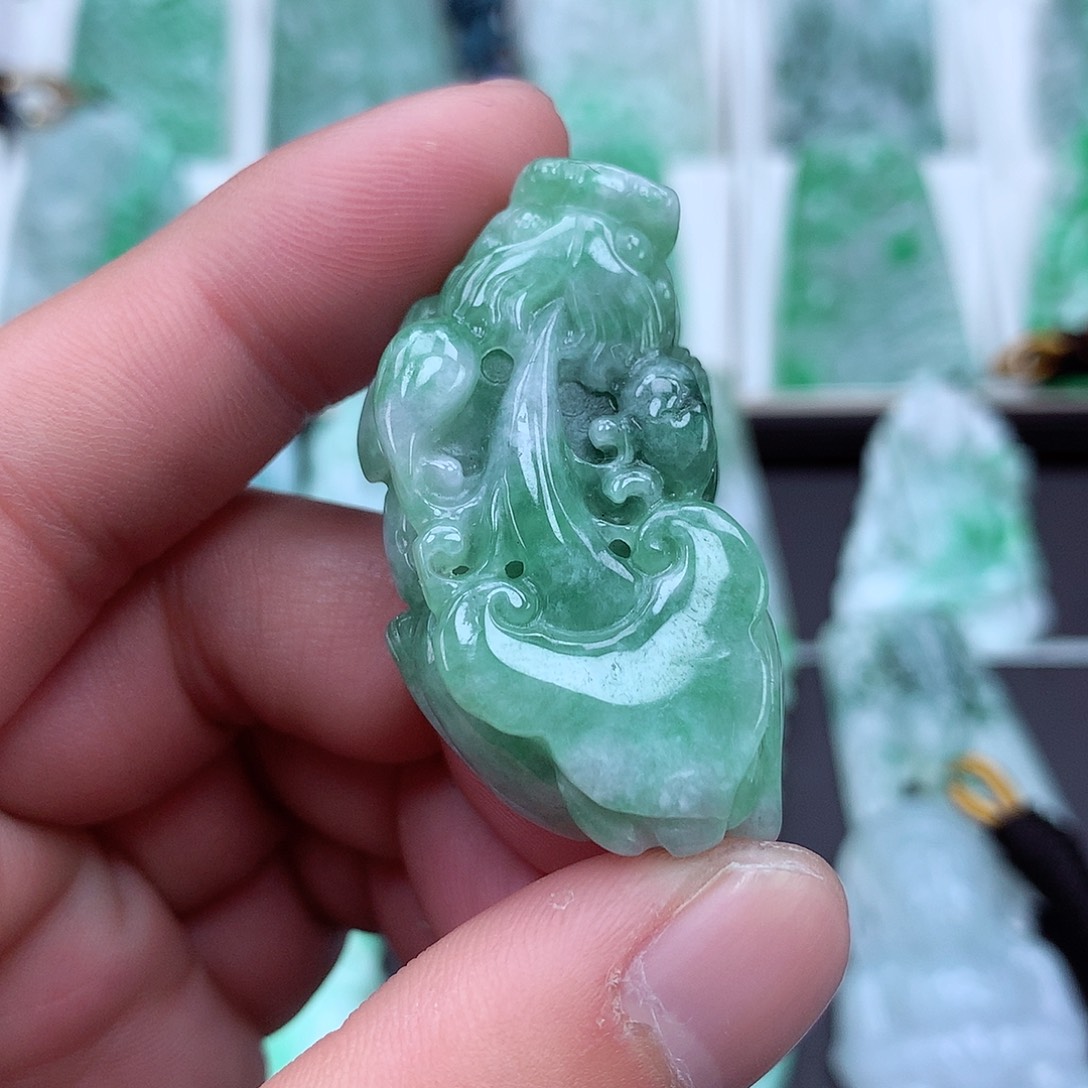 翡翠颈饰未镶嵌翡翠吊坠