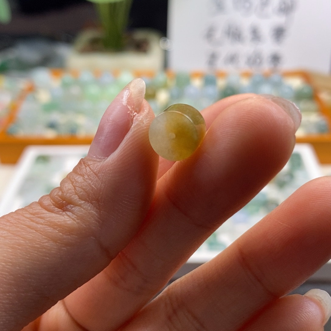 翡翠颈饰未镶嵌天然翡翠桶珠8,6×5.6