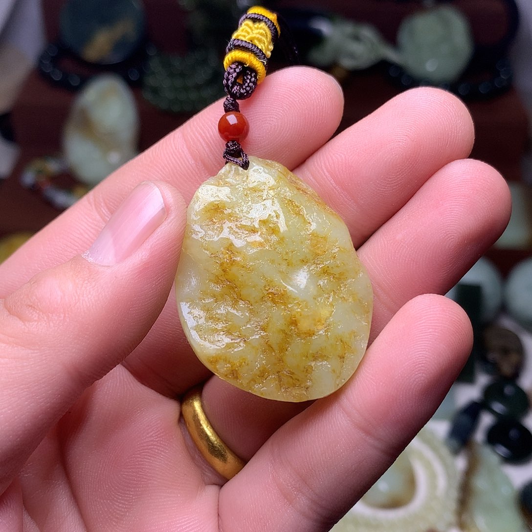 颈饰未镶嵌和田玉（糖玉）