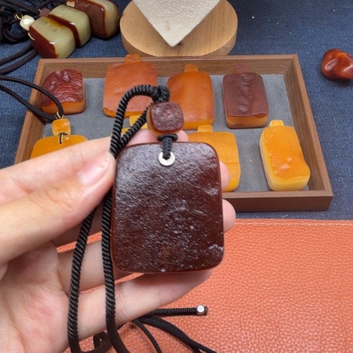 蜜蜡未镶嵌吊坠(赠链)