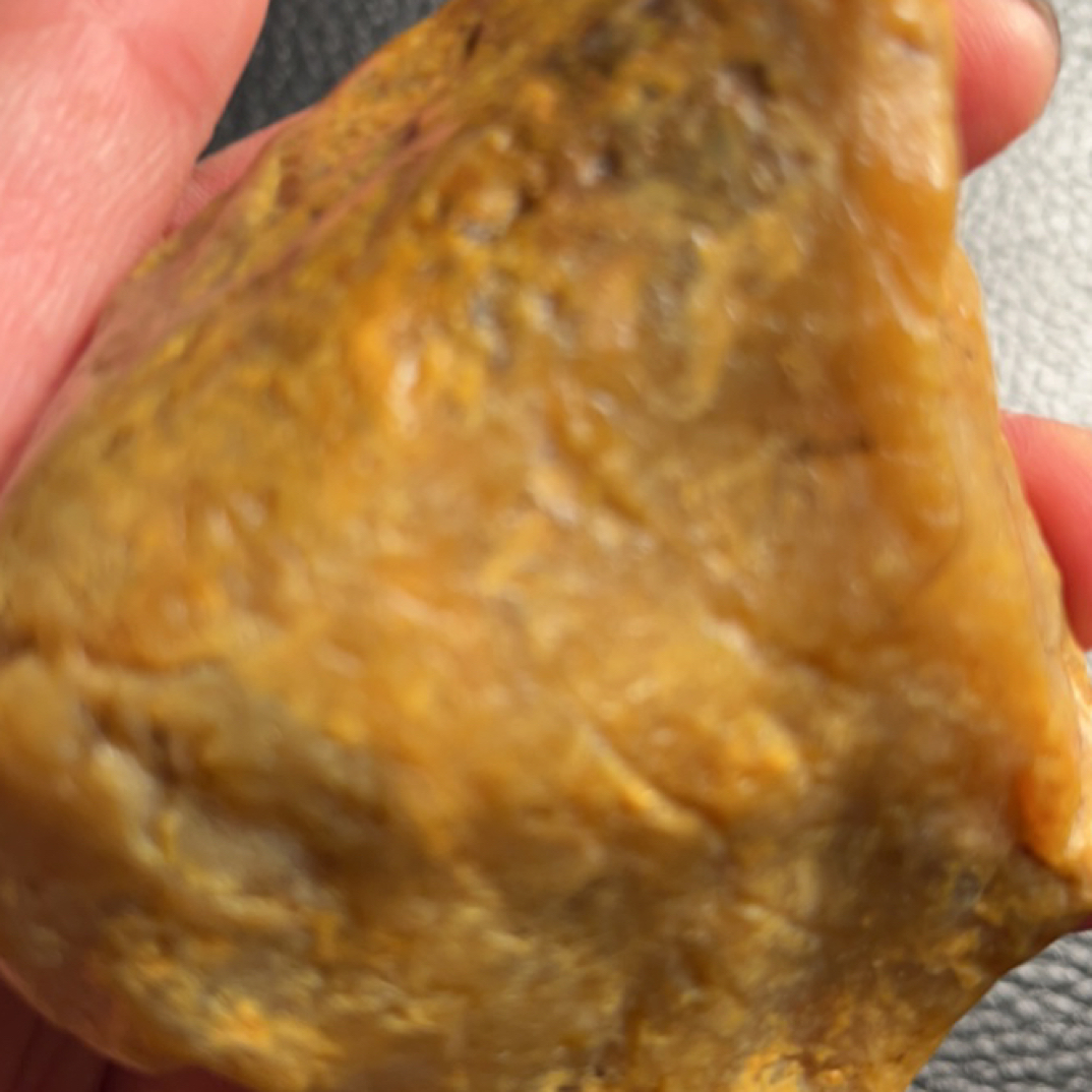 昌化田黄石质地细腻光滑柔软