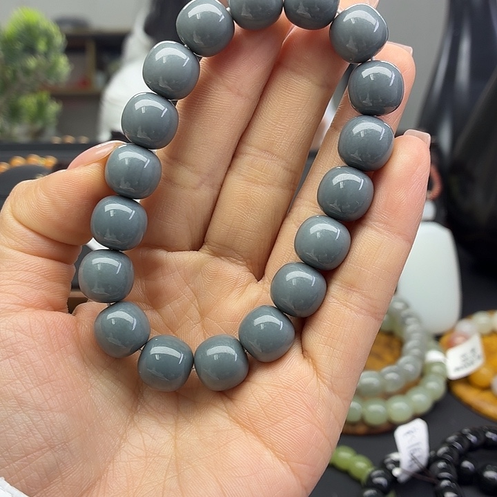 李***皓和田玉（糖玉）未镶嵌手串