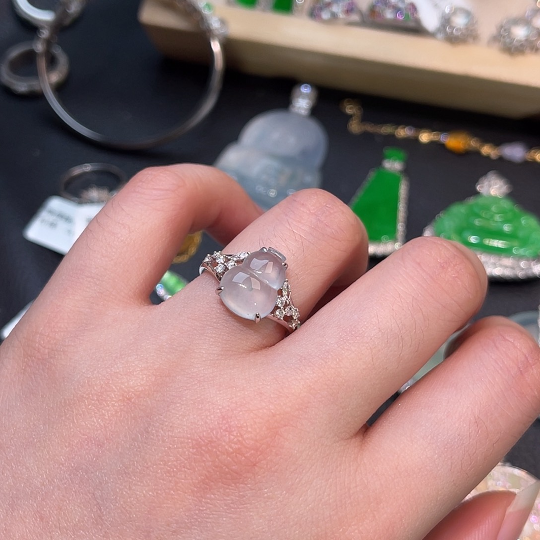 翡翠18K金镶嵌戒指葫芦