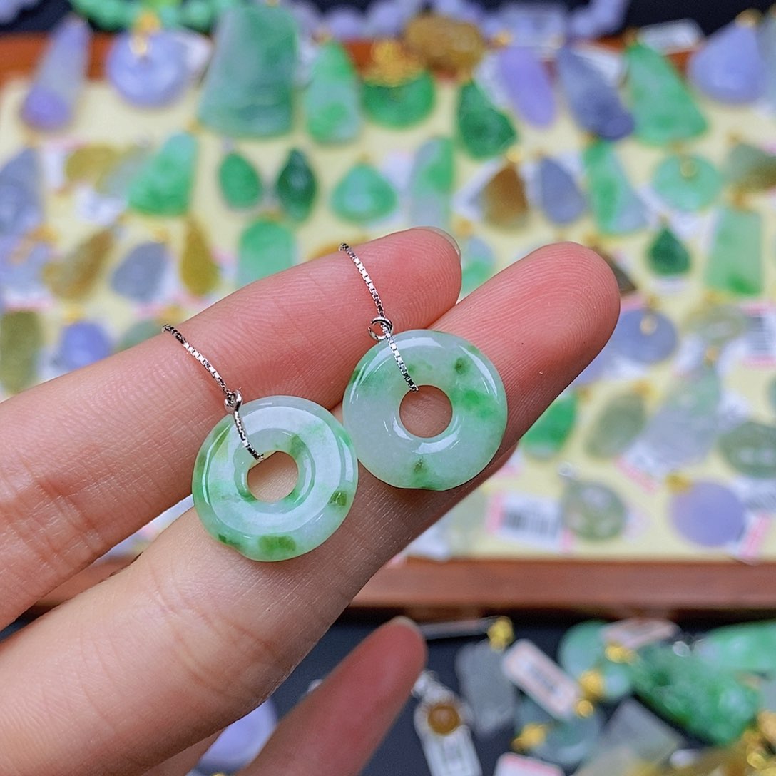 翡翠颈饰未镶嵌翡翠