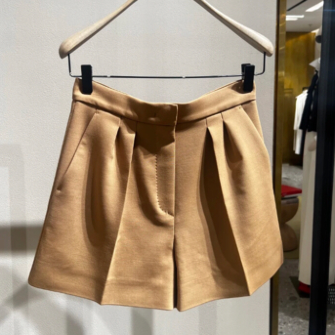 未使用 MaxMara 新款显瘦高腰短裤