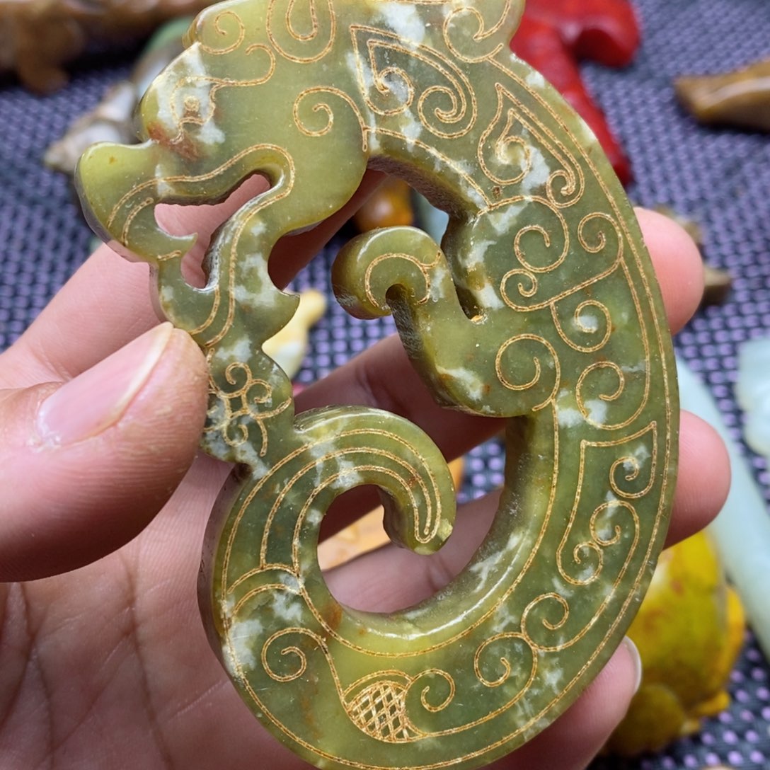 蛇纹石玉颈饰未镶嵌