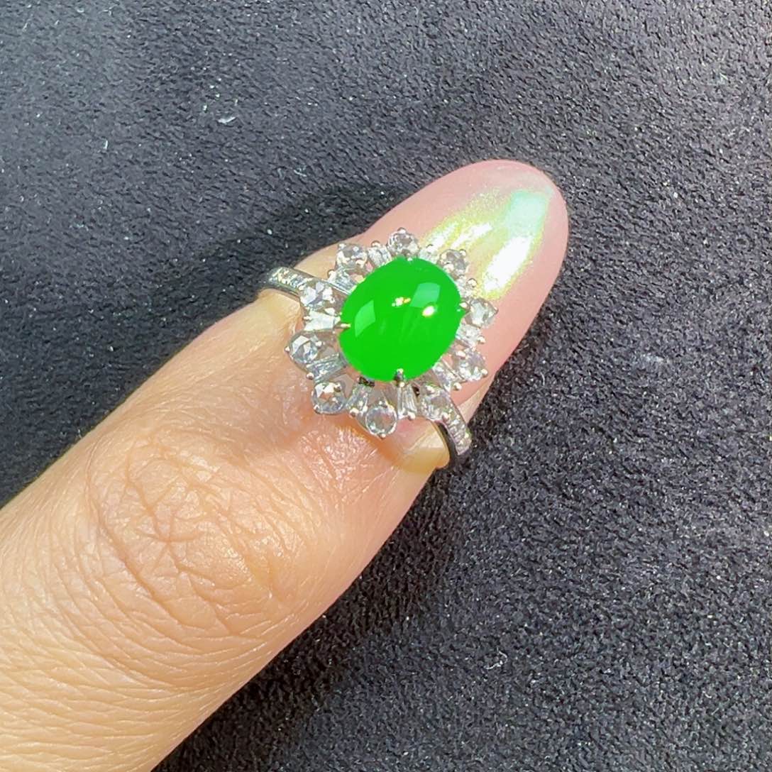 翡翠戒指18K金镶嵌蛋面