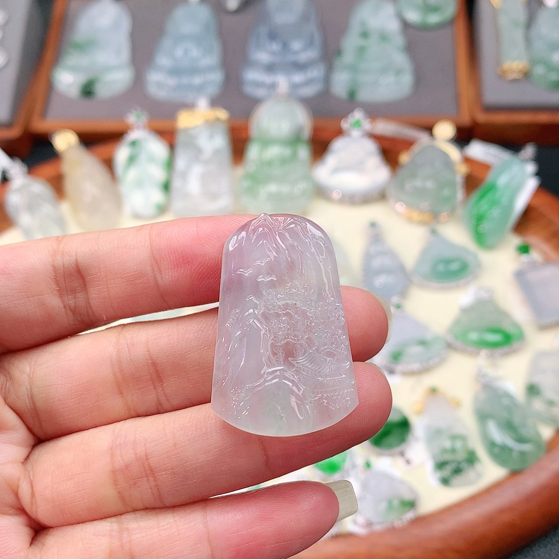 颈饰未镶嵌翡翠山水牌