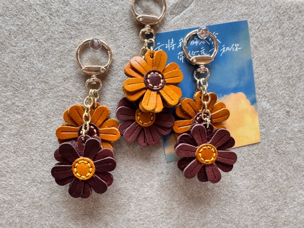 可爱卡通头层牛皮小雏菊钥匙链