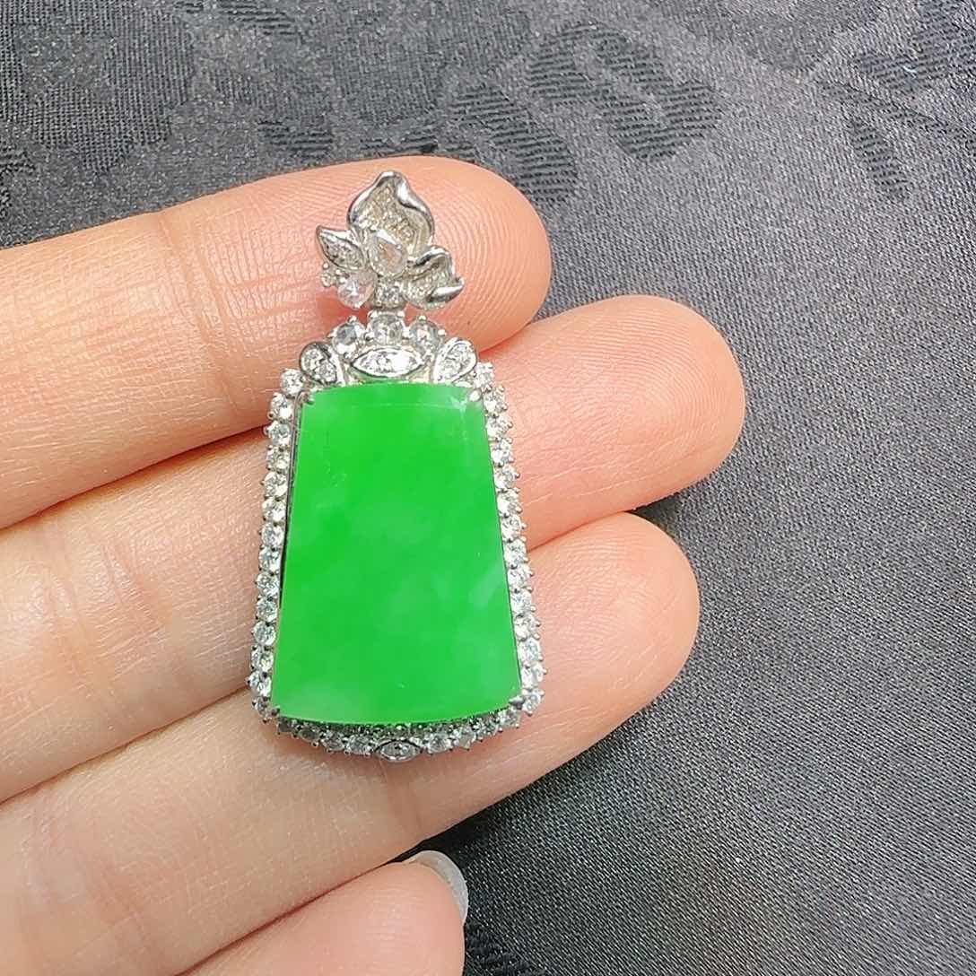 翡翠吊坠(不含链)18K金镶嵌