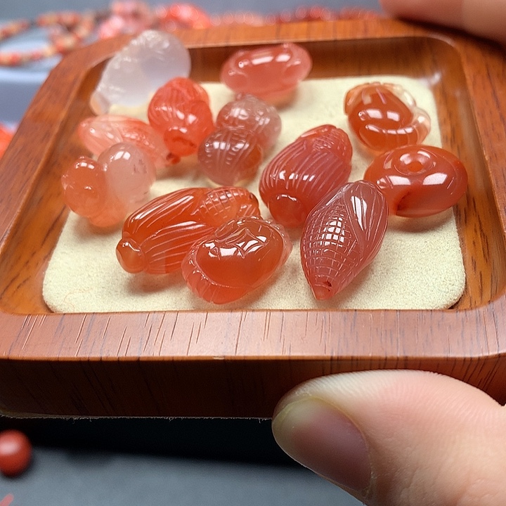 杜***呀南红玛瑙未镶嵌颈饰