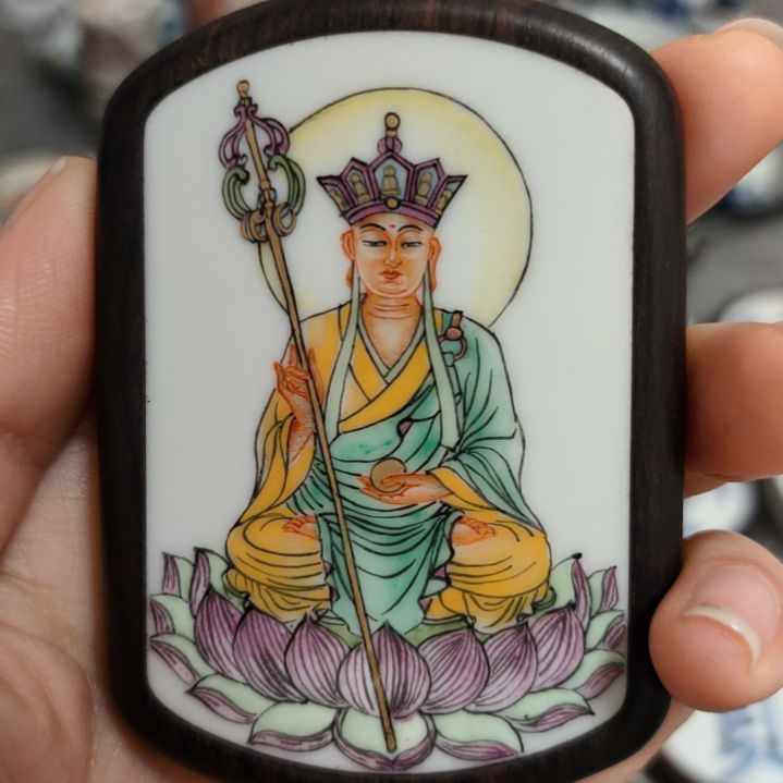 瓷片顿**年粉彩菩萨挂件一个