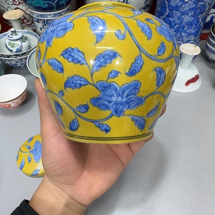 陶瓷纯手工青花黄罐