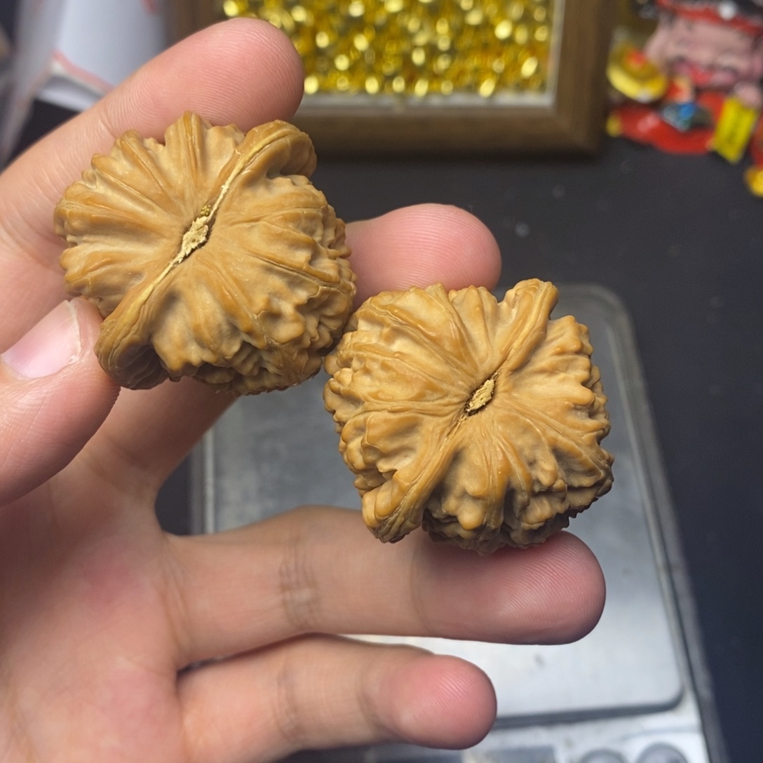 吊坠文玩核桃闷白