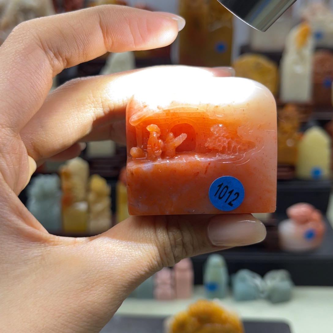 昌化石印石月**本1012。    