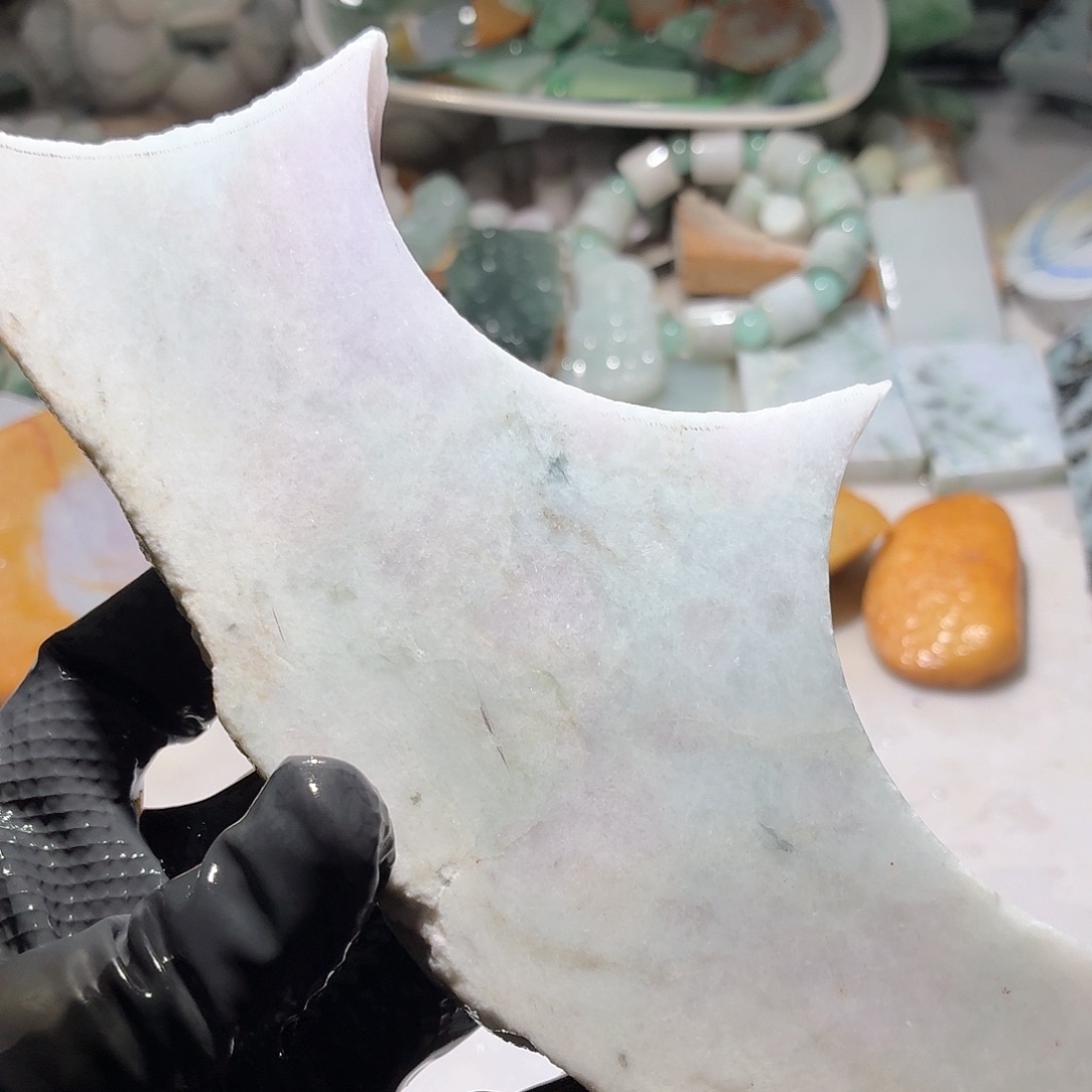 翡翠未镶嵌颈饰边角料