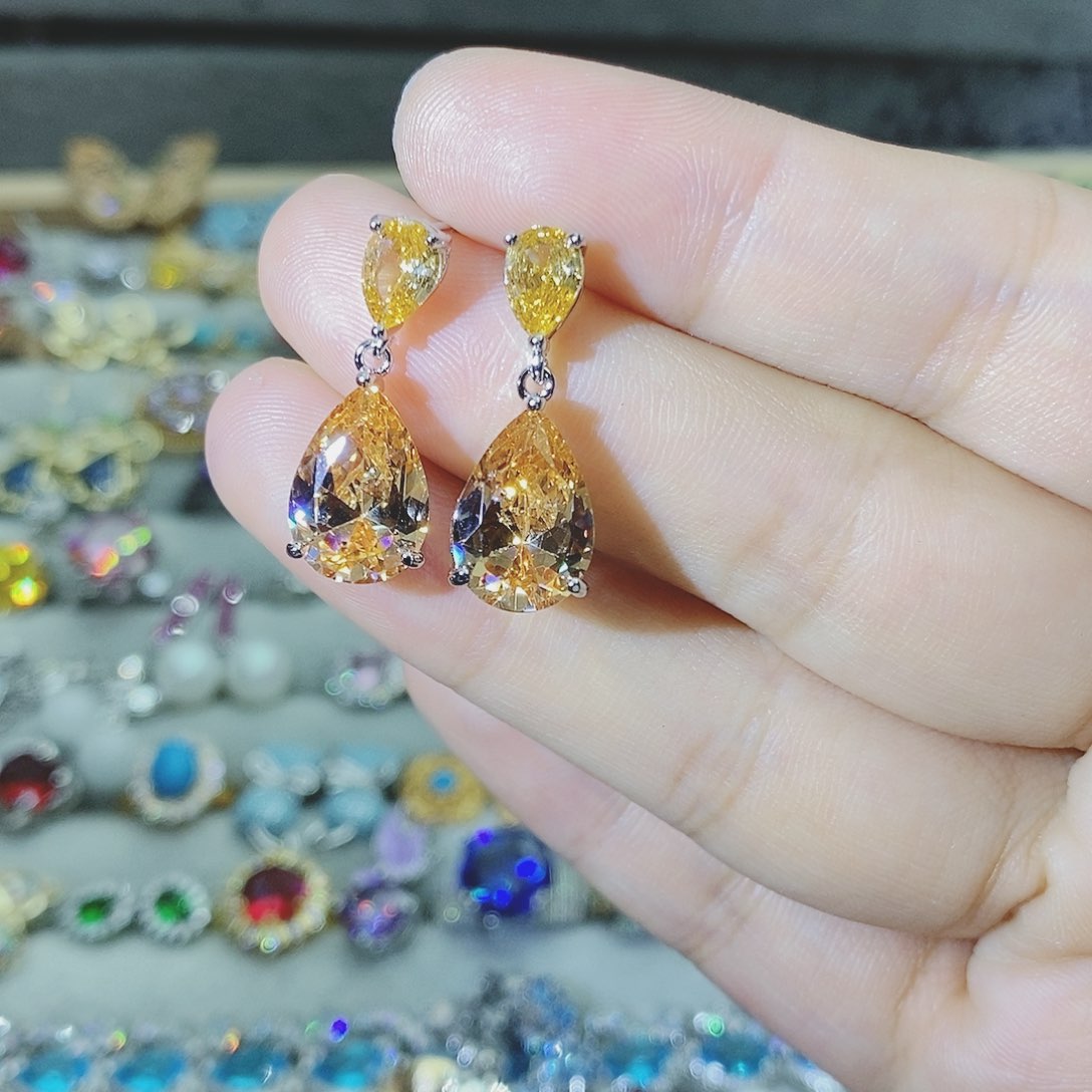 【闪购商品】银S925镶嵌耳饰托帕石