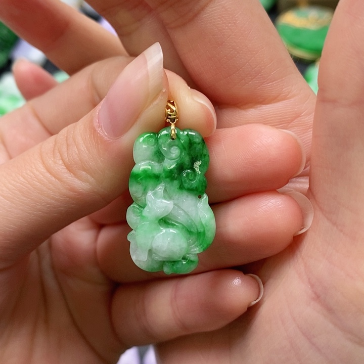 翡翠颈饰未镶嵌吊坠