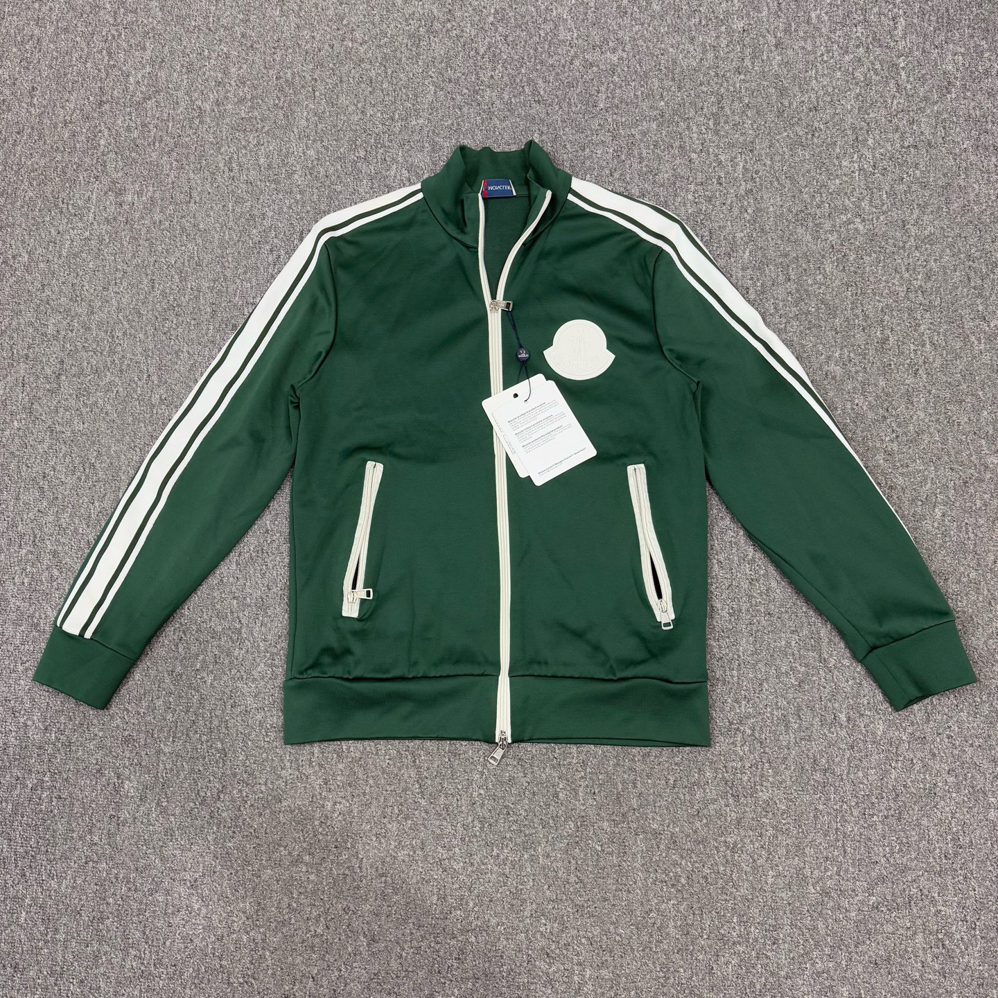 未使用 MONCLER 18271405 Moncler 绿色胸前大logo外套 未使用S码