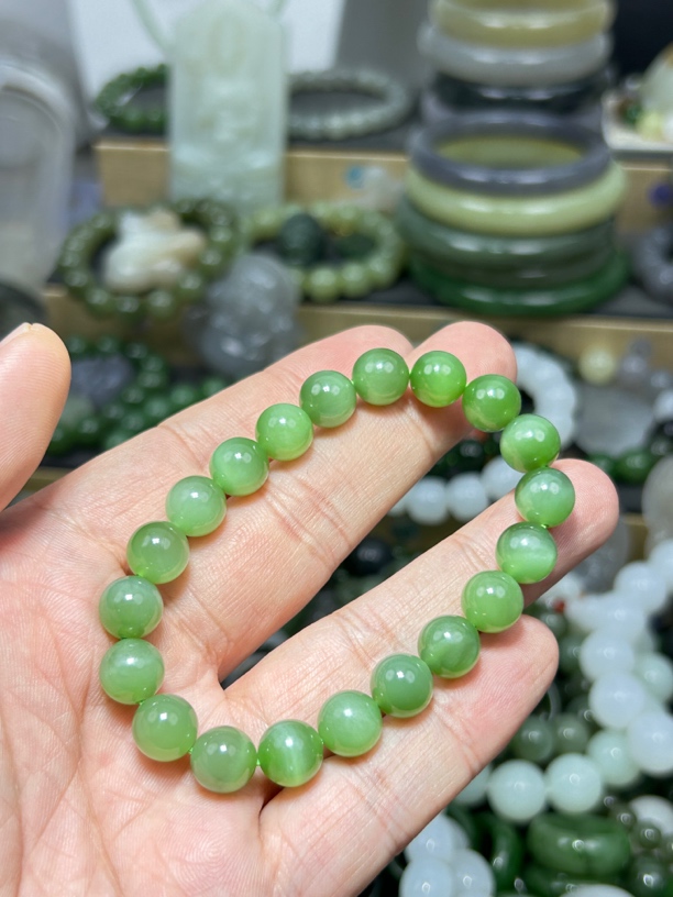 天然和田玉老坑冰底俄罗斯碧玉手串男女款圆珠冰阳果绿手链微猫眼