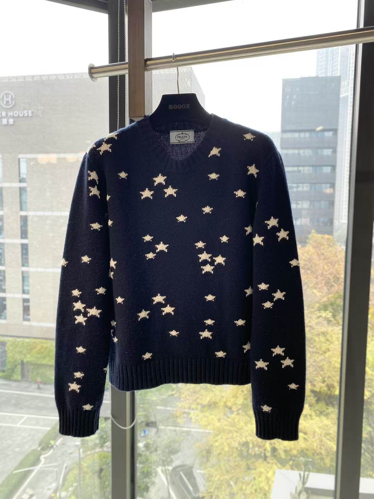 99新 Prada/普拉达 jm261 绵羊毛 满天星刺绣女士圆领毛衣 40码