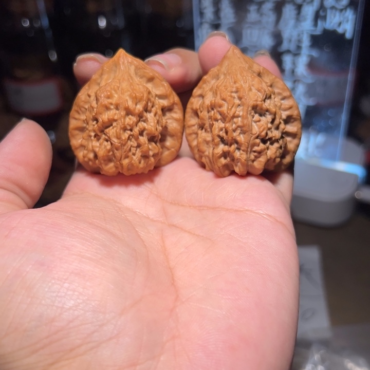 文玩核桃把件38.5红皮朱雀微修尖