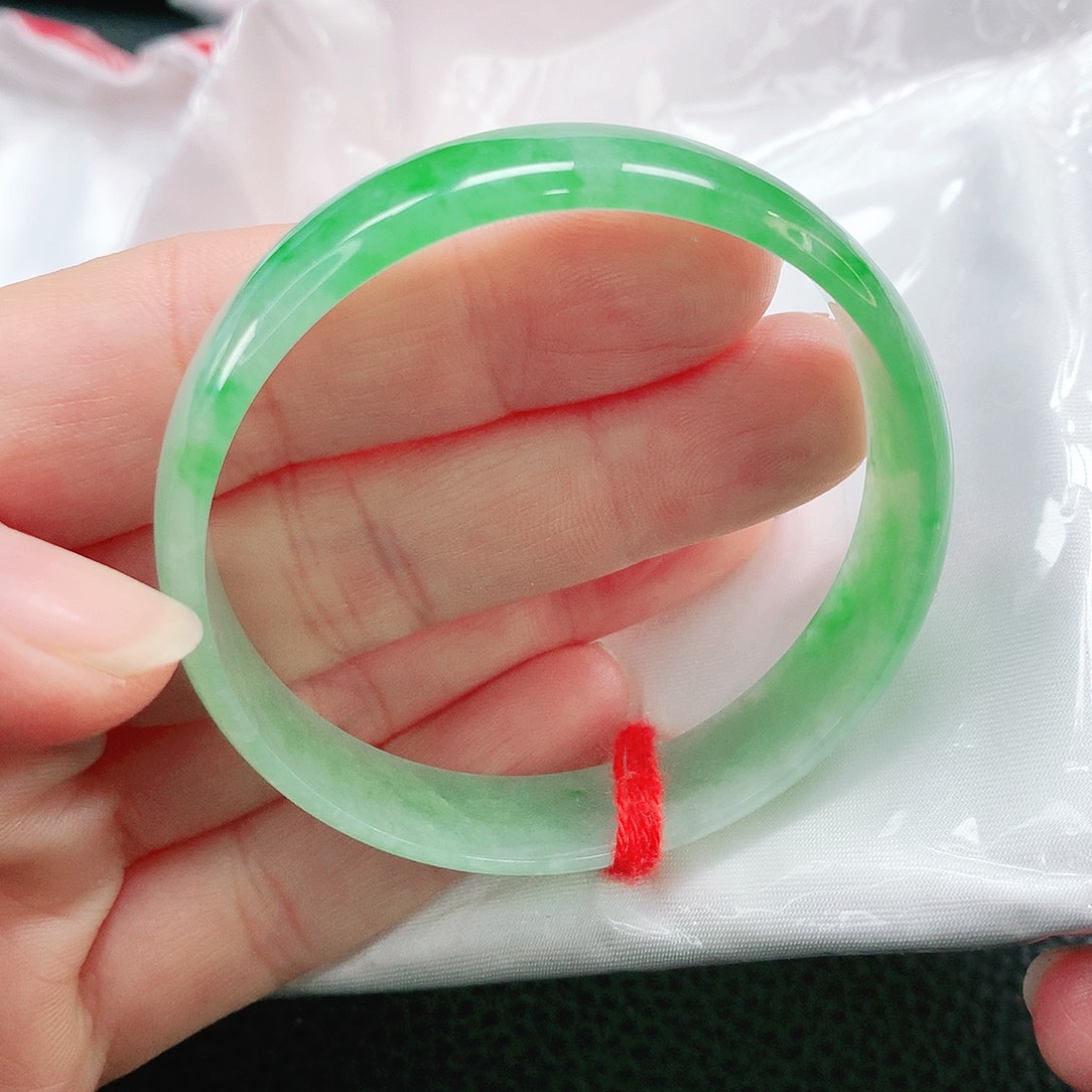 未镶嵌手镯翡翠52公主镯