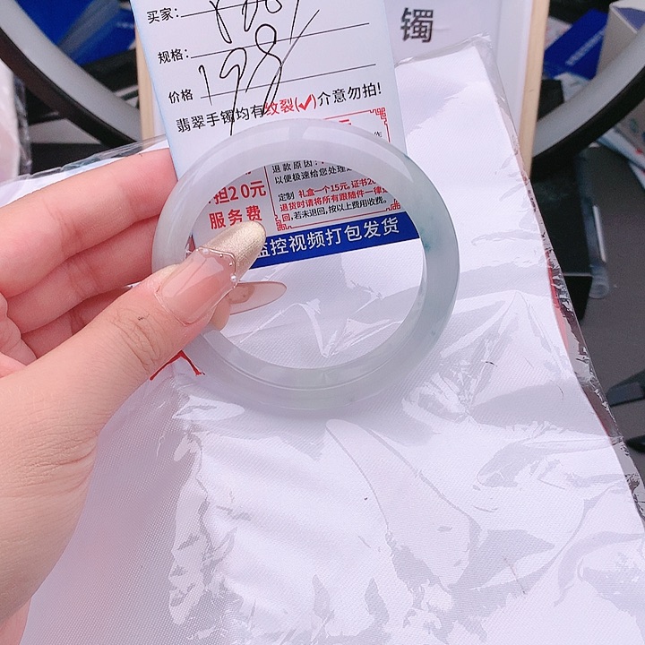 翡翠手镯以实物为为准微色差T71