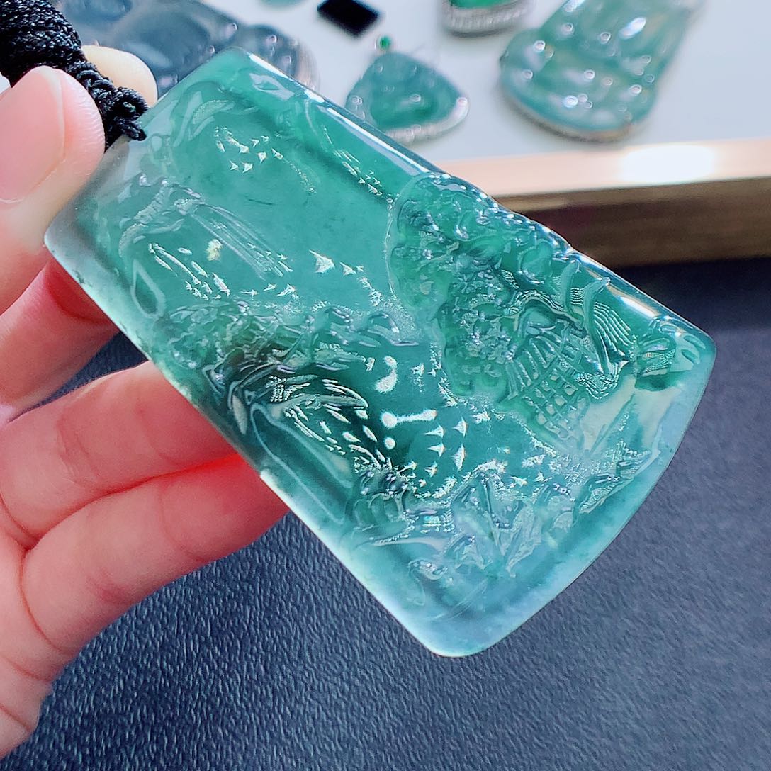 翡翠挂件未镶嵌翡翠