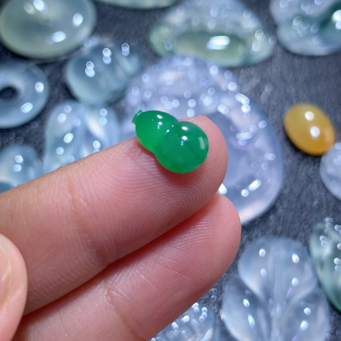 翡翠颈饰未镶嵌缅甸