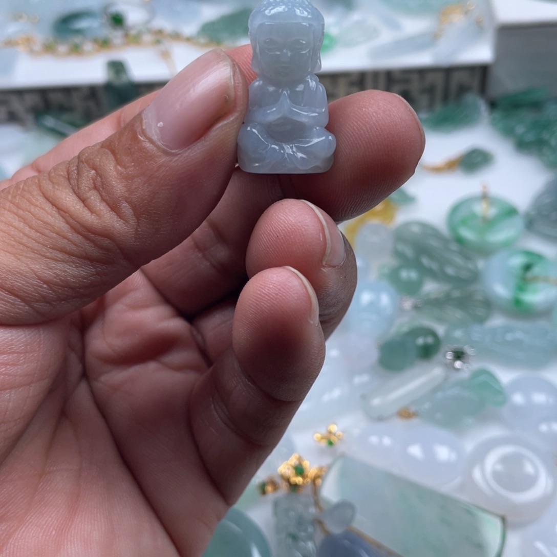 翡翠未镶嵌颈饰翡翠冰宝宝佛