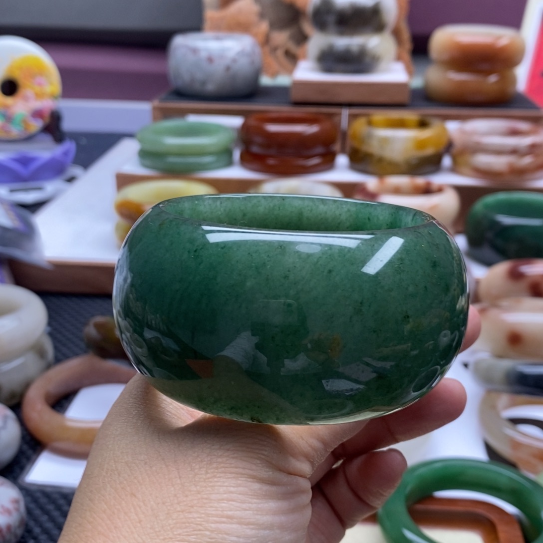 石英质玉手镯未镶嵌溜*