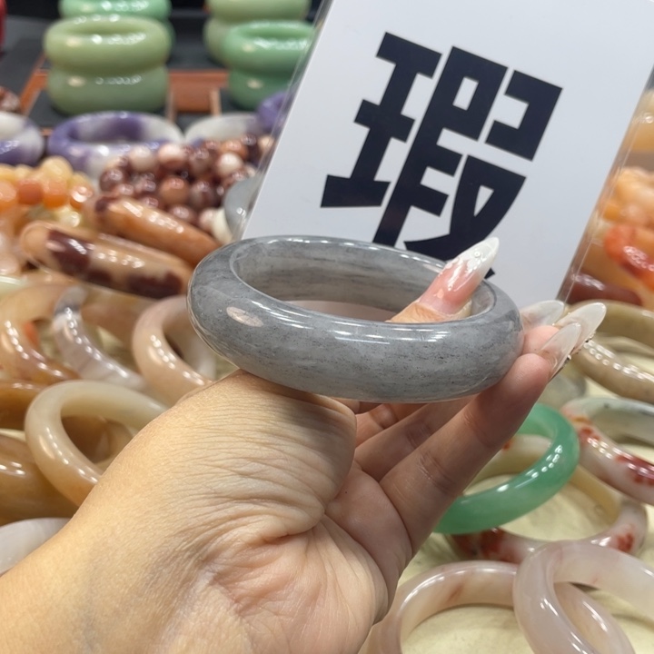 长***)石英质玉未镶嵌珠宝奇石