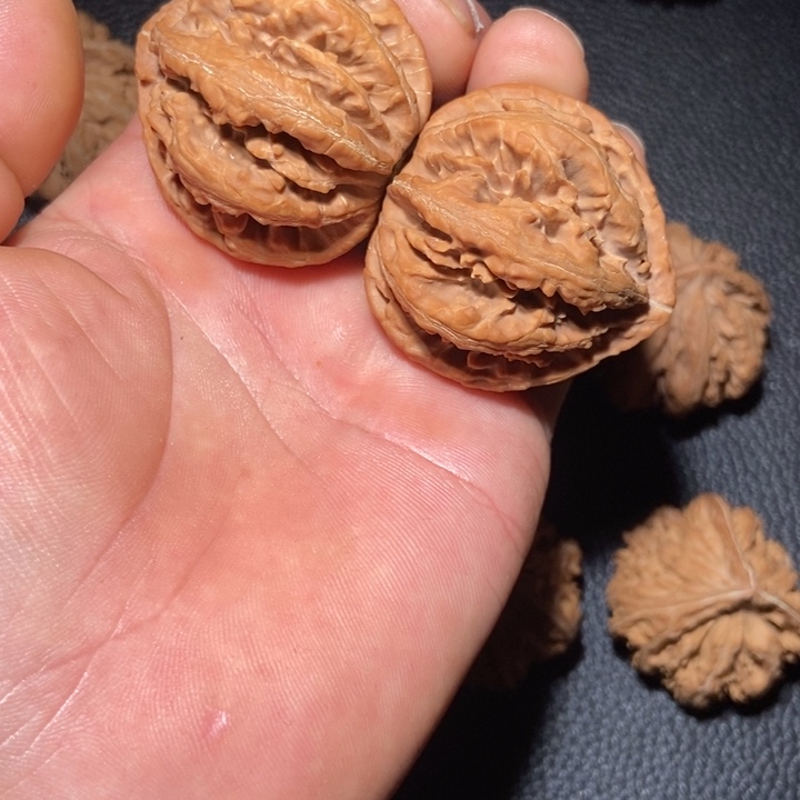 大***业文玩核桃吊坠秦岭野生文玩核桃