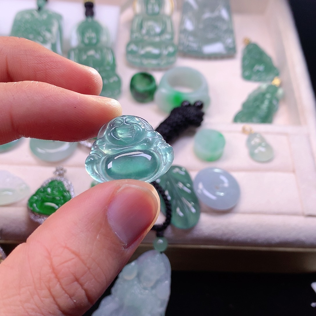 翡翠颈饰未镶嵌翡翠