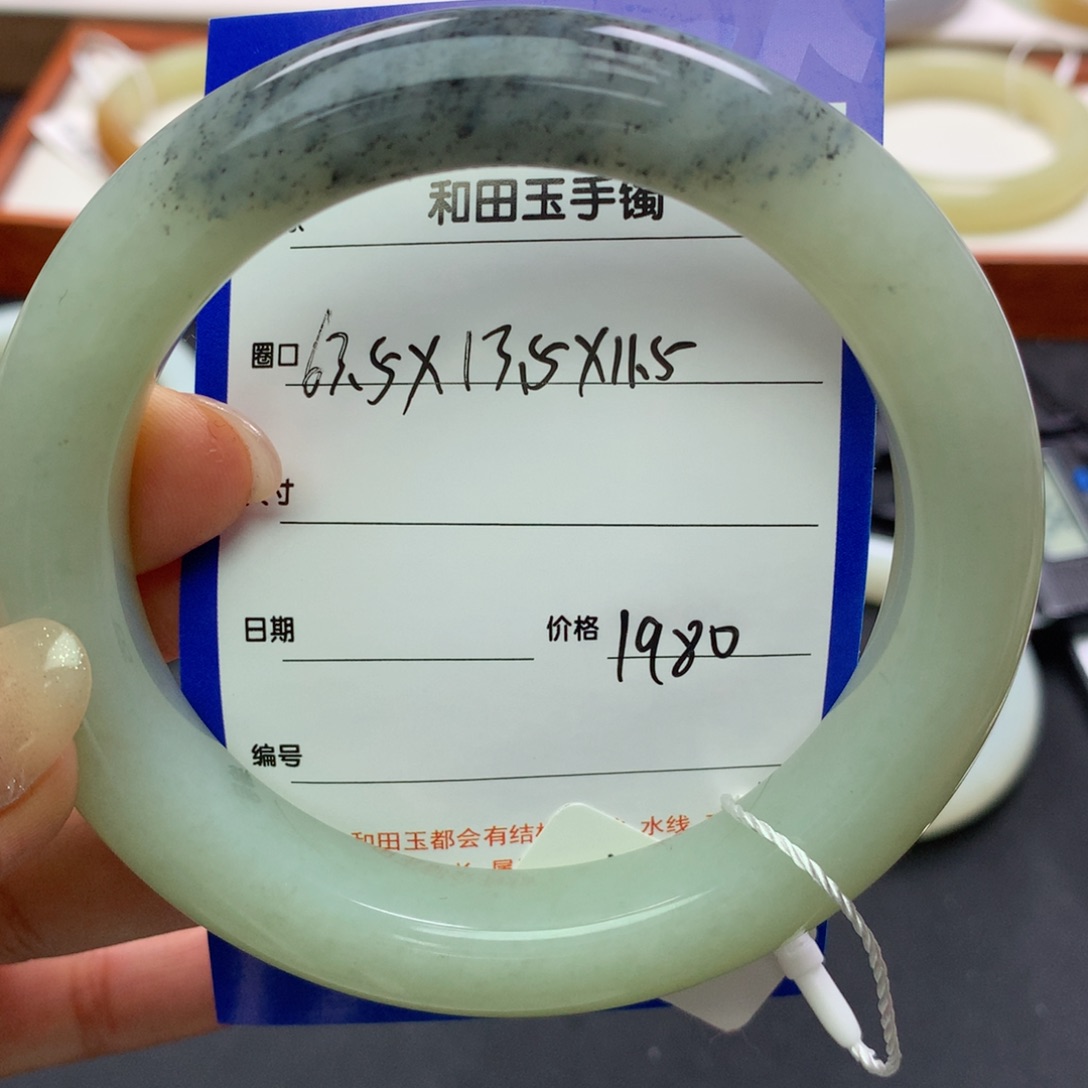 和田玉手镯未镶嵌风***然