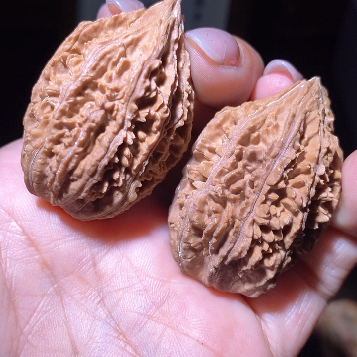 文玩核桃把件东北野生楸子小美137