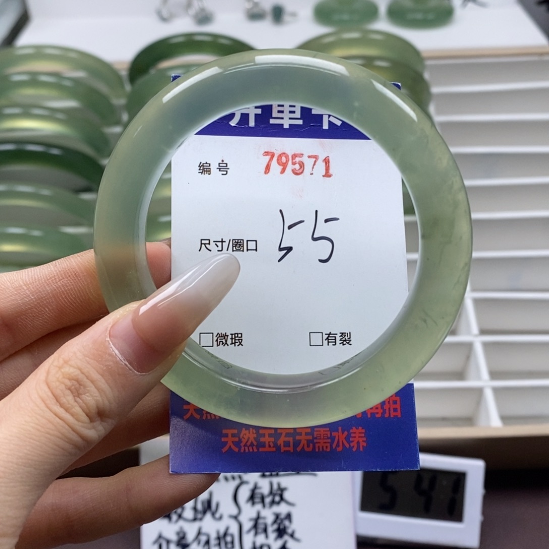 蛇纹石玉手镯未镶嵌