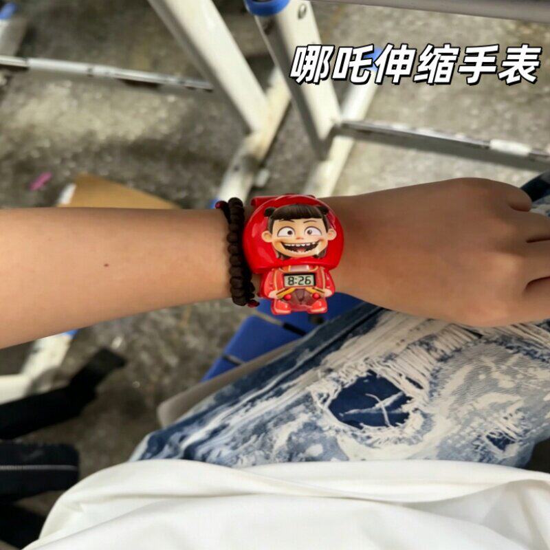 新款网红哪吒玩具手表可伸缩电子手表儿童玩具大学生宝宝六一潮品