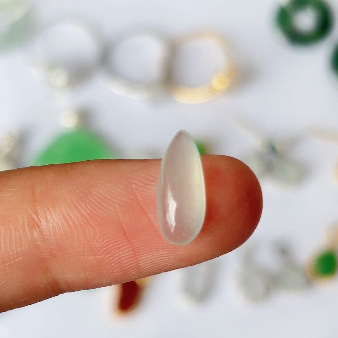 翡翠未镶嵌颈饰卡12.5-5.3-3