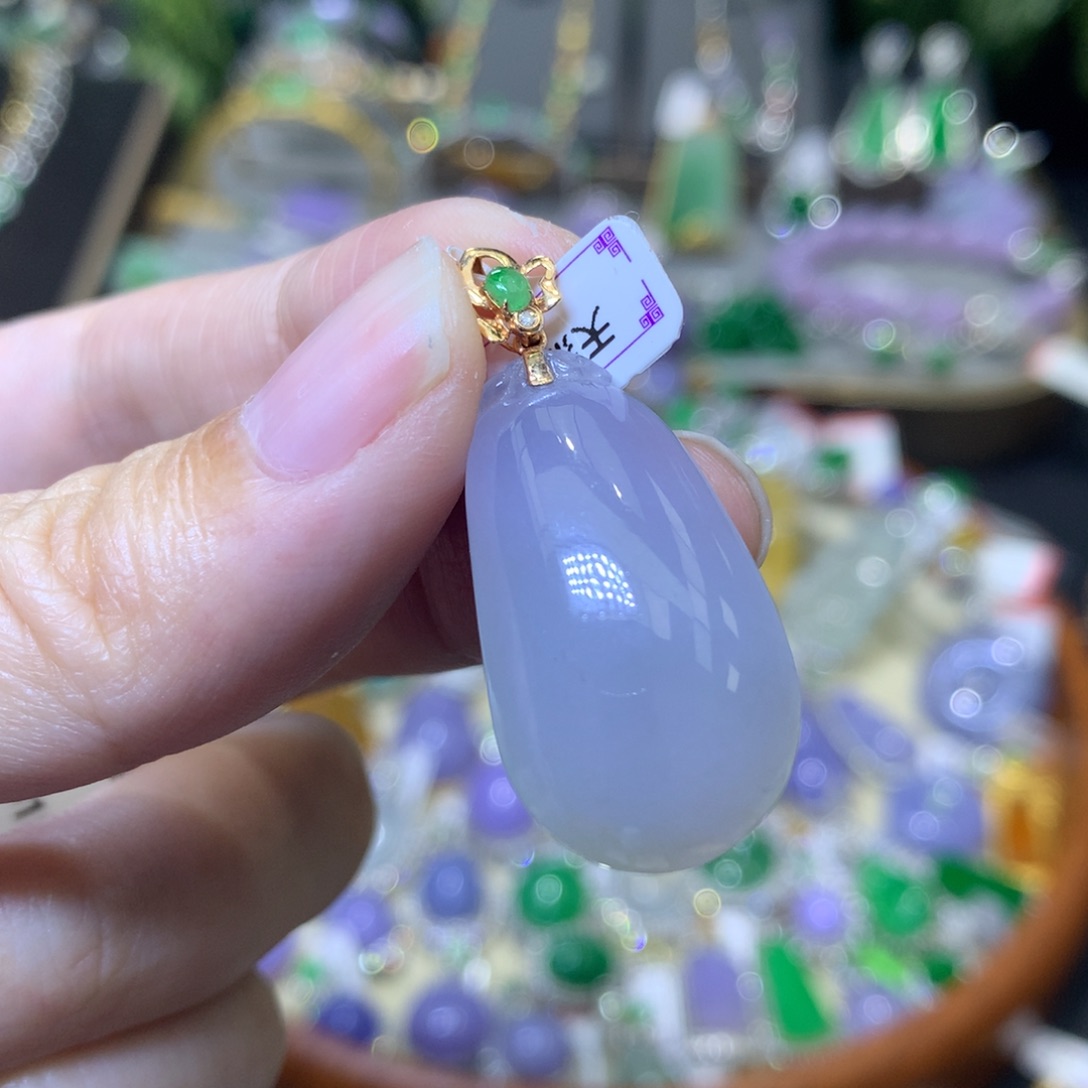 颈饰18K金镶嵌翡翠