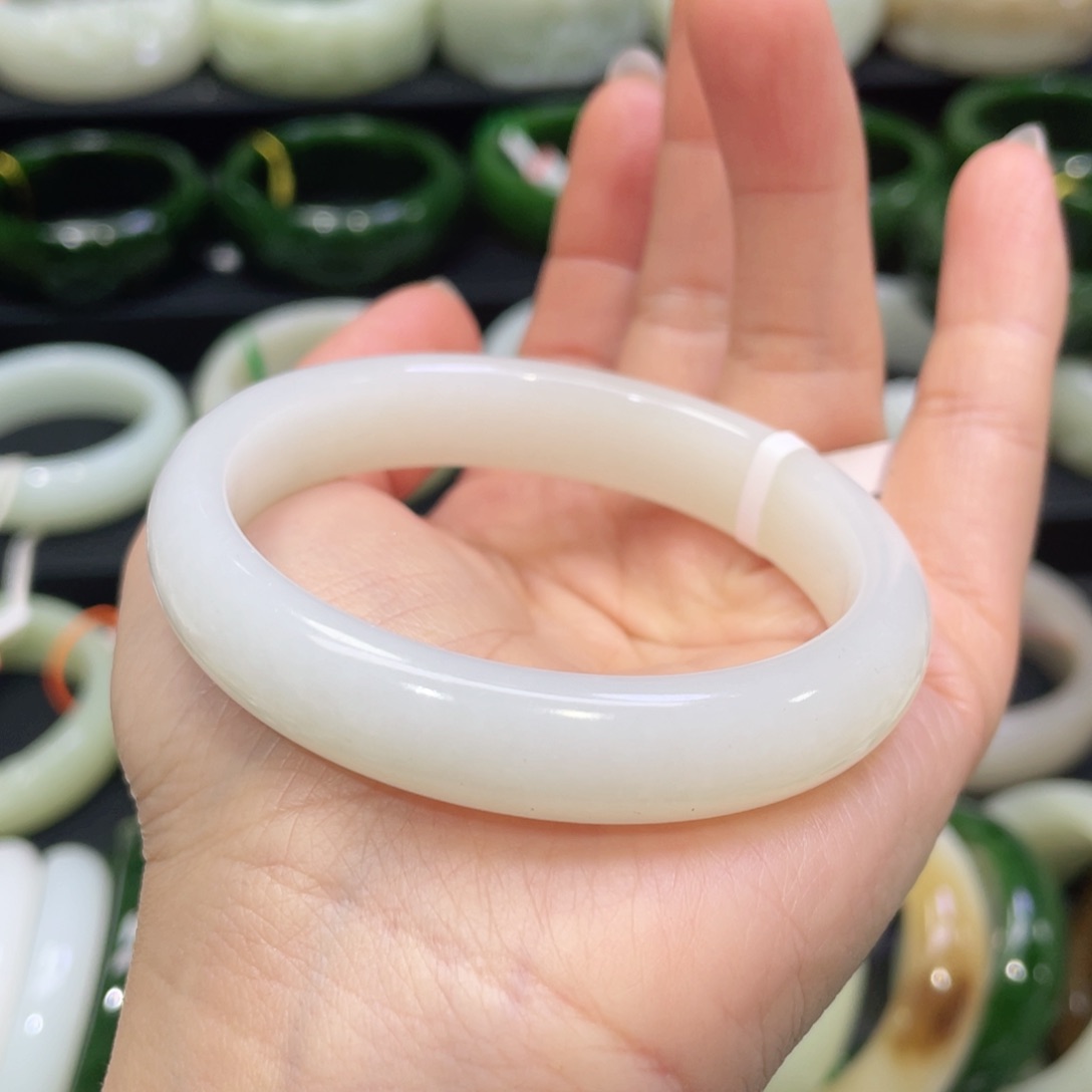 未镶嵌手镯和田玉56