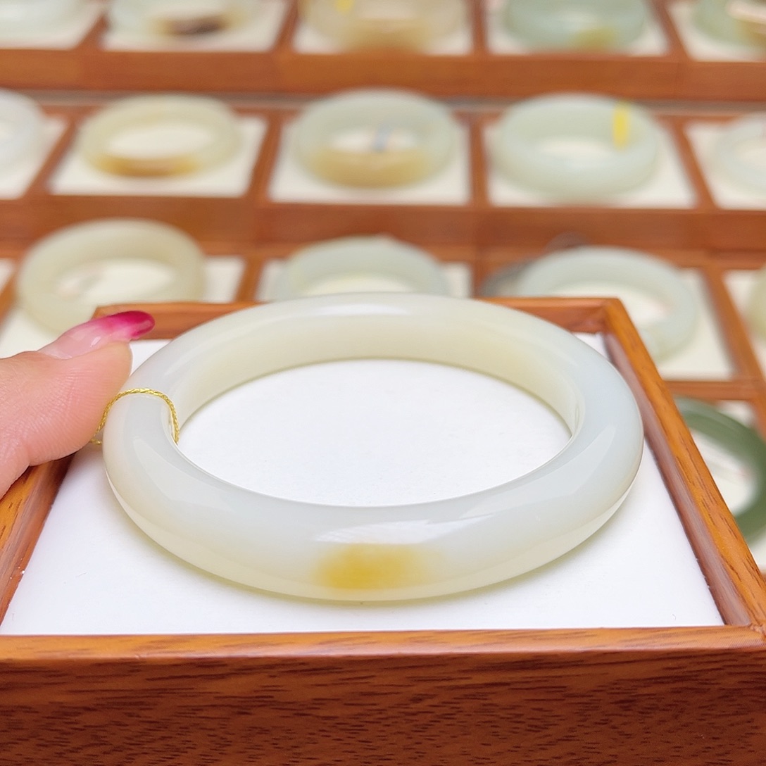 和田玉手镯未镶嵌60.2