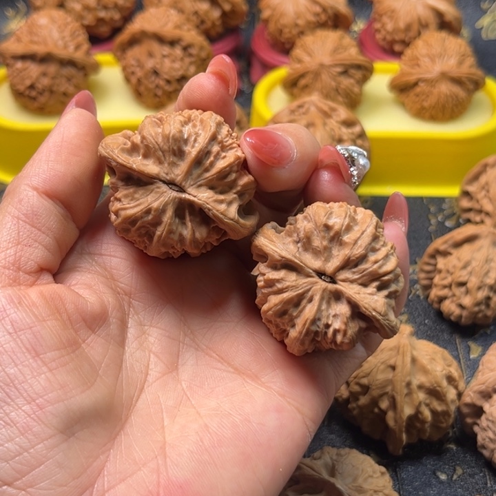 嘘****桃核吊坠40全品靠山王