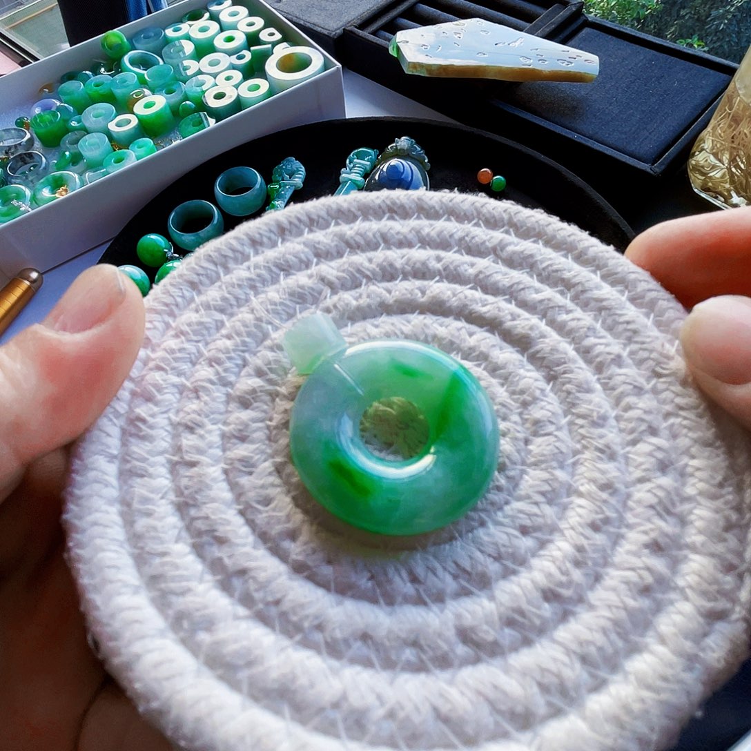 嘉***铭翡翠未镶嵌颈饰天然缅甸翡翠A货